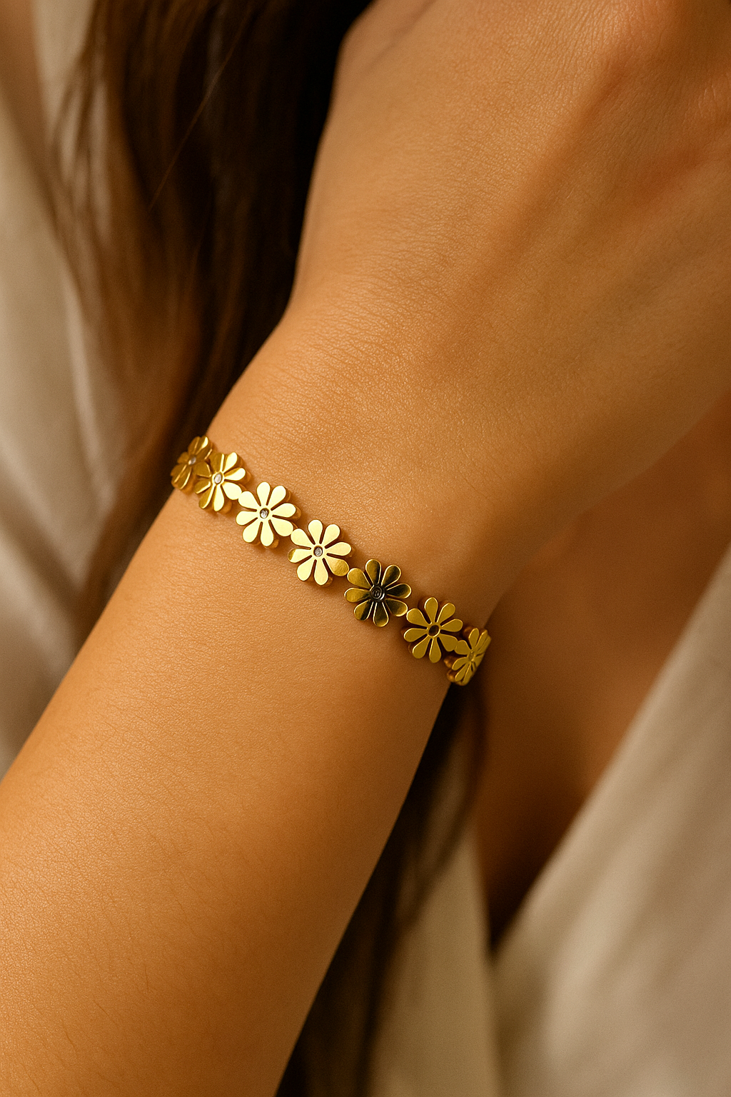 Stainless Steel Daisy Charm Bracelet (Gold Tone)