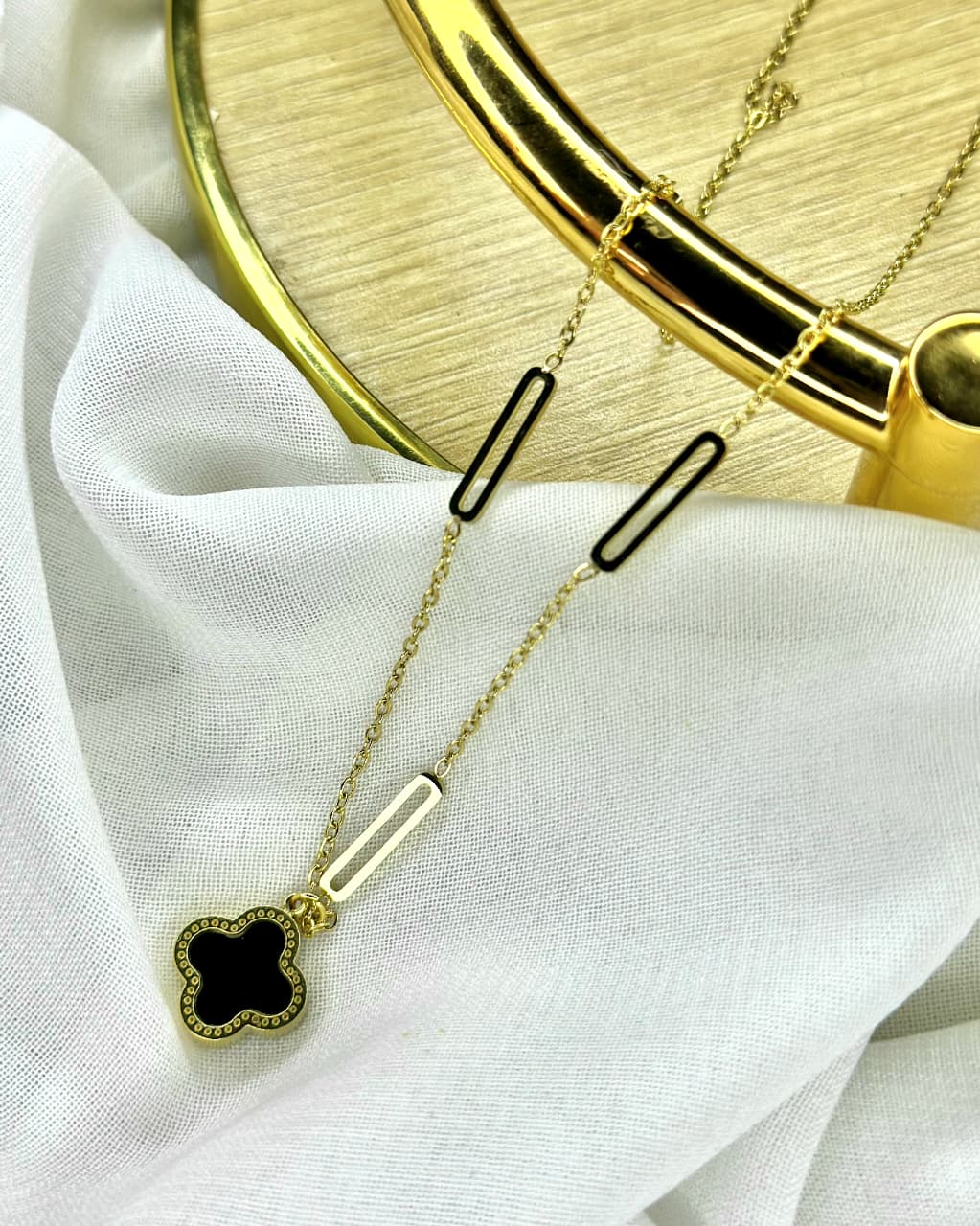 Two-in-One Reversible Clover Pendant Necklace (White & Black)