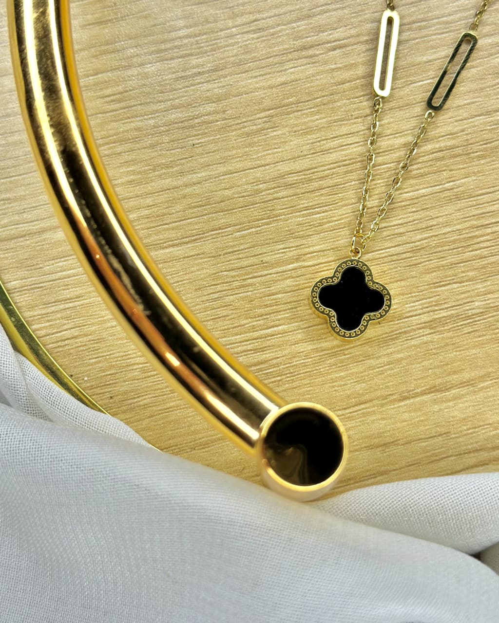 Two-in-One Reversible Clover Pendant Necklace (White & Black)