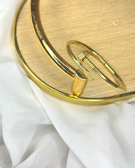 Sleek Nail Twist Stainless Steel Bracelet (Gold Tone)