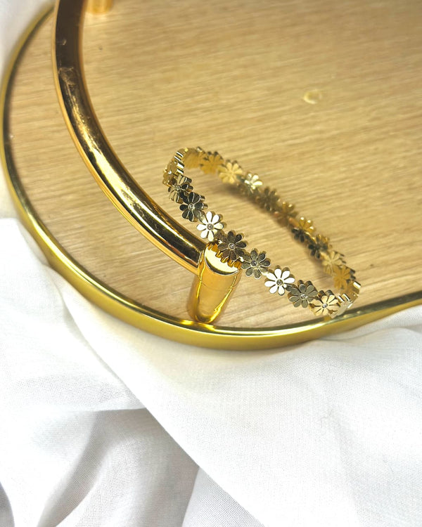 Stainless Steel Daisy Charm Bracelet (Gold Tone)
